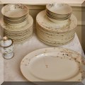 K14. Holiday 08 dish set. 